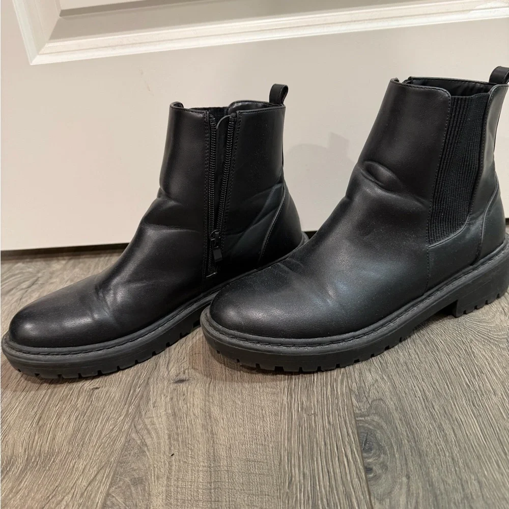 Black Chelsea Lug Sole Ankle Boots - Women